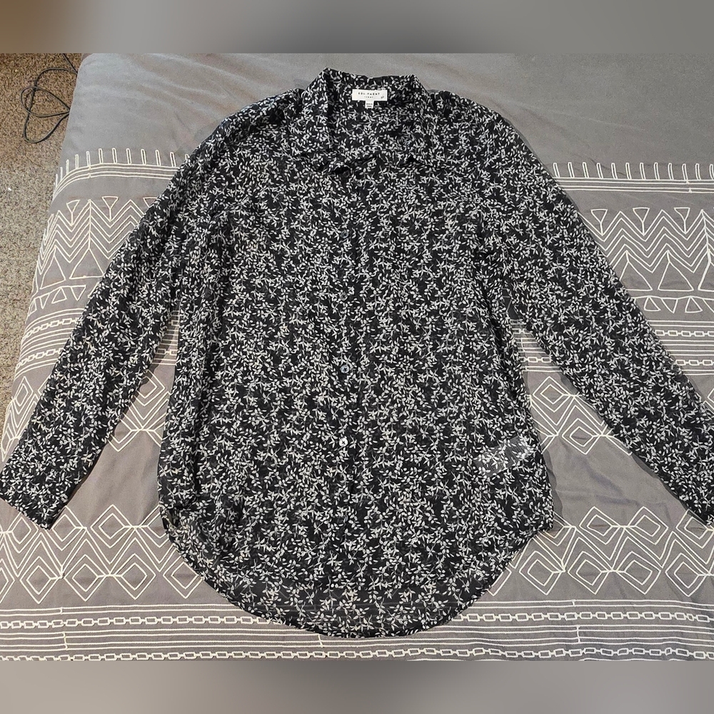 Equipment Femme Leaf Pattern Silk Button Down Blouse Size Small